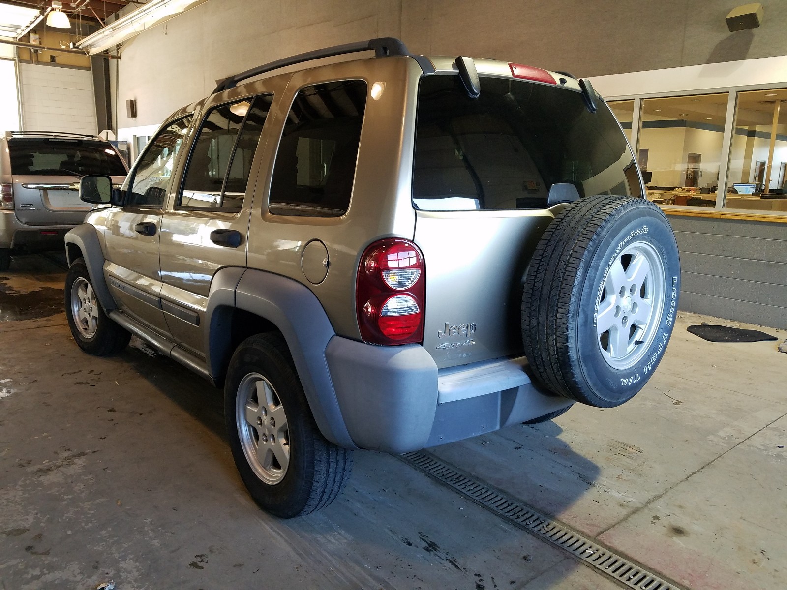 Photo 2 VIN: 1J4GL48K95W716459 - JEEP LIBERTY SP 