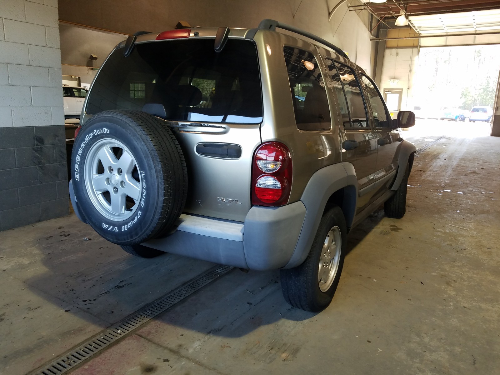 Photo 3 VIN: 1J4GL48K95W716459 - JEEP LIBERTY SP 