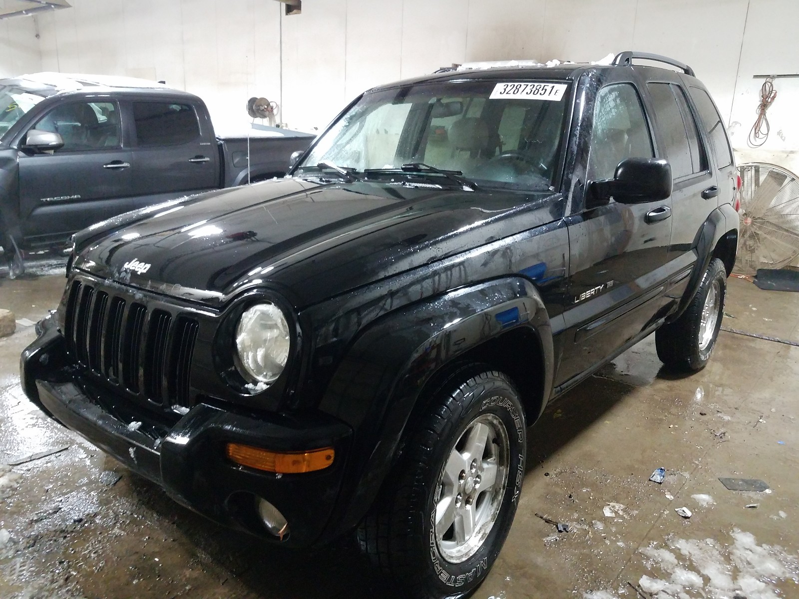 Photo 1 VIN: 1J4GL58K12W180821 - JEEP LIBERTY LI 