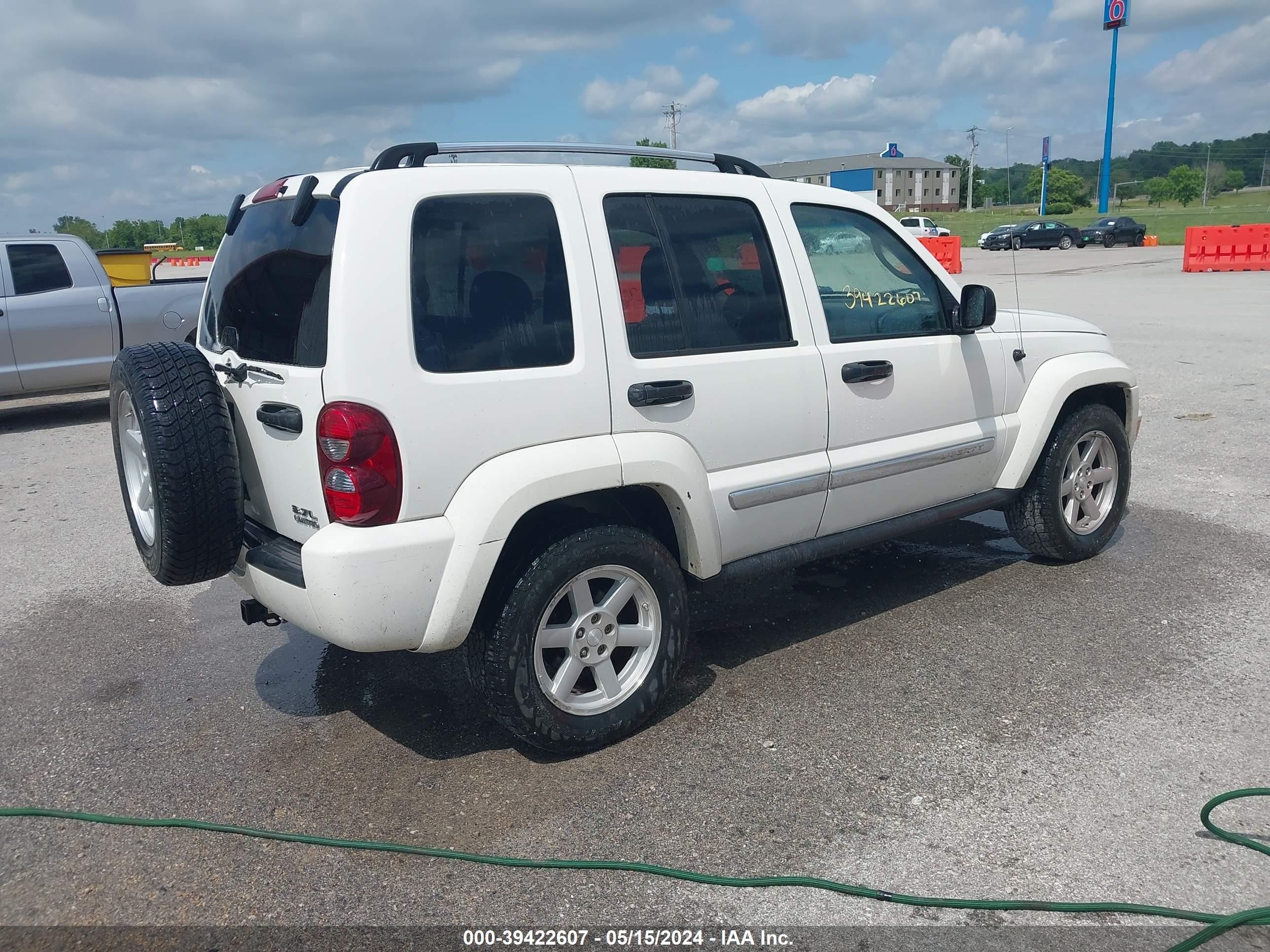 Photo 3 VIN: 1J4GL58K26W233659 - JEEP LIBERTY (NORTH AMERICA) 