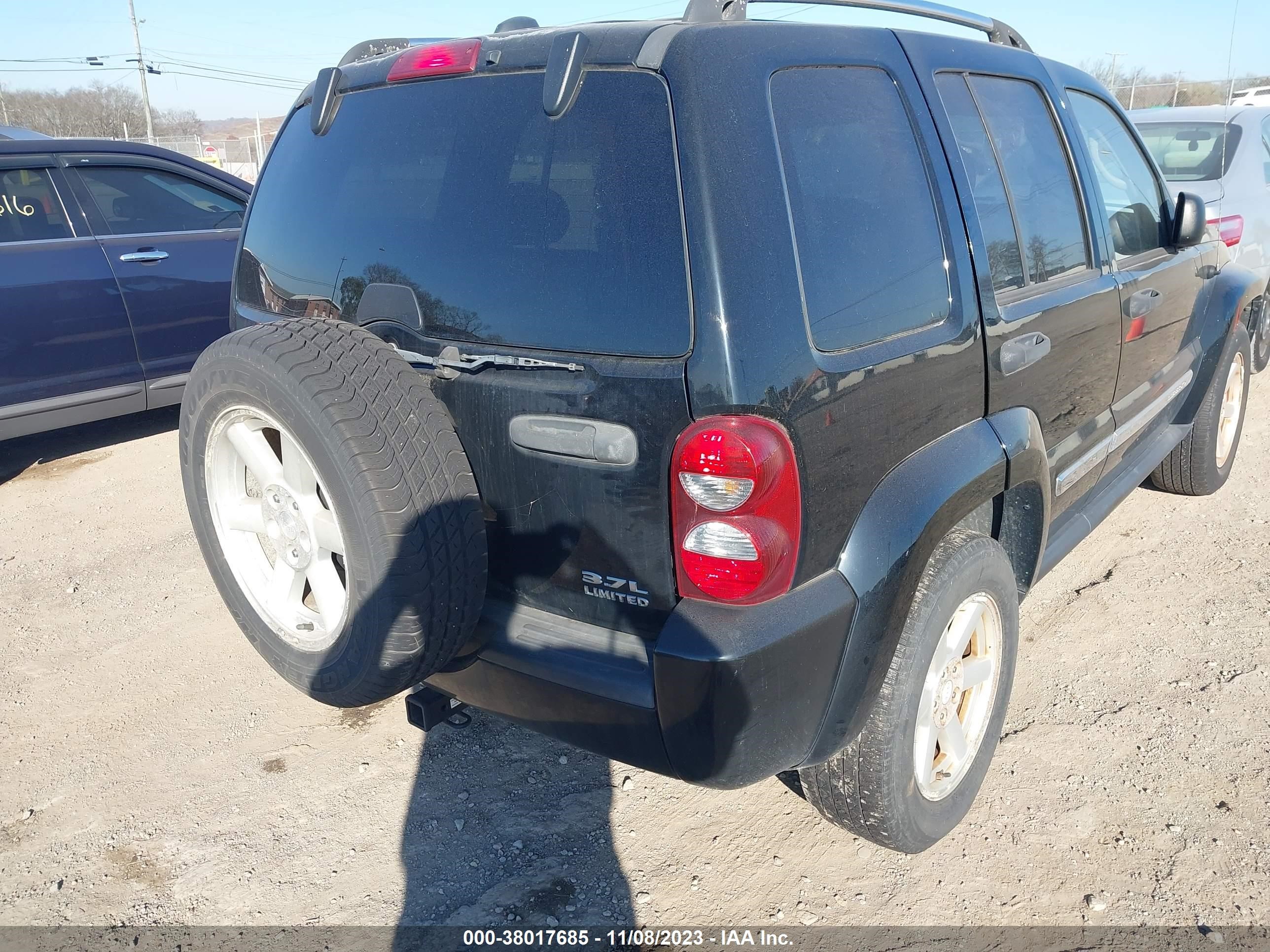 Photo 3 VIN: 1J4GL58K55W614646 - JEEP LIBERTY (NORTH AMERICA) 