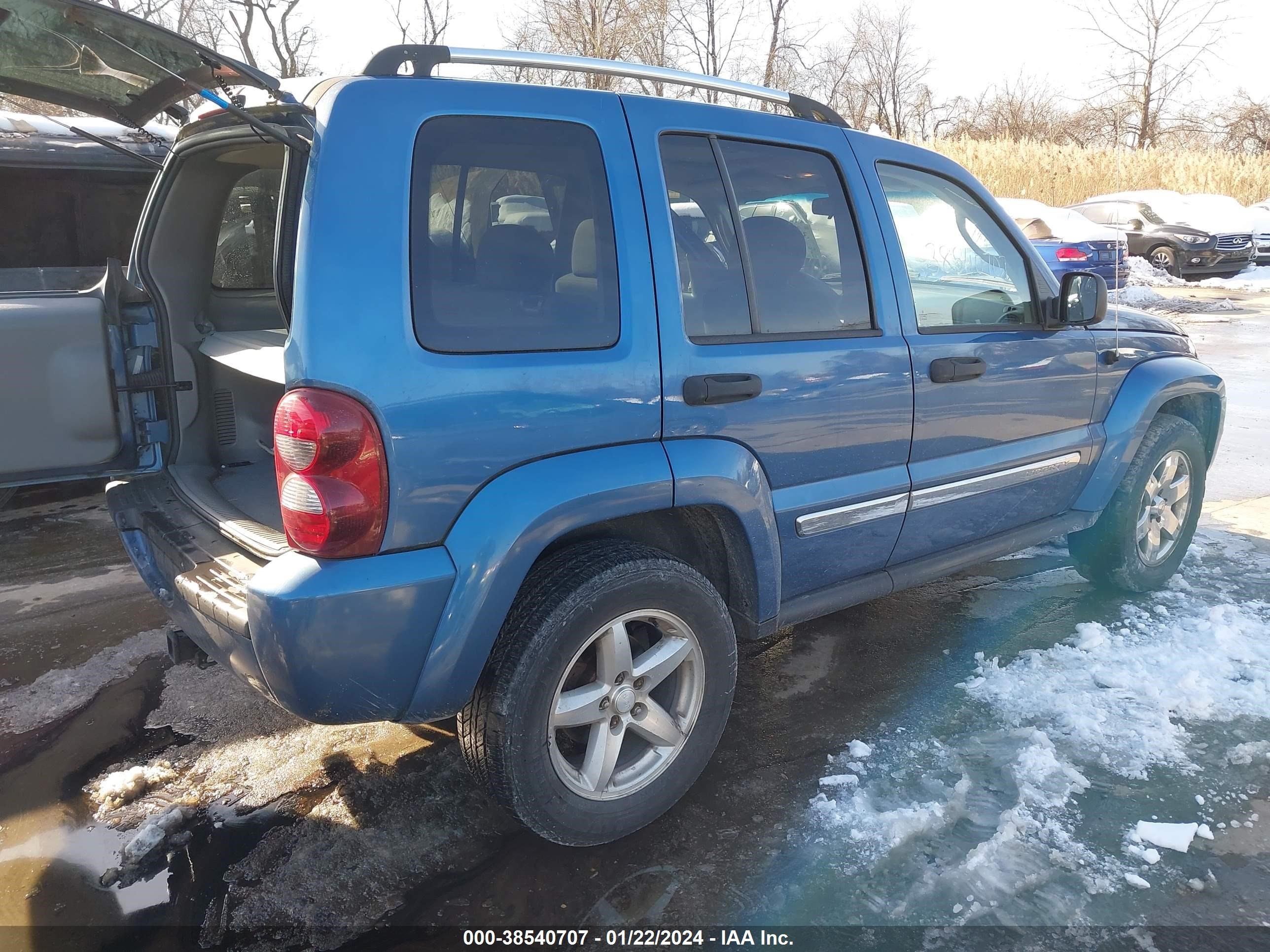 Photo 3 VIN: 1J4GL58K95W511973 - JEEP LIBERTY (NORTH AMERICA) 