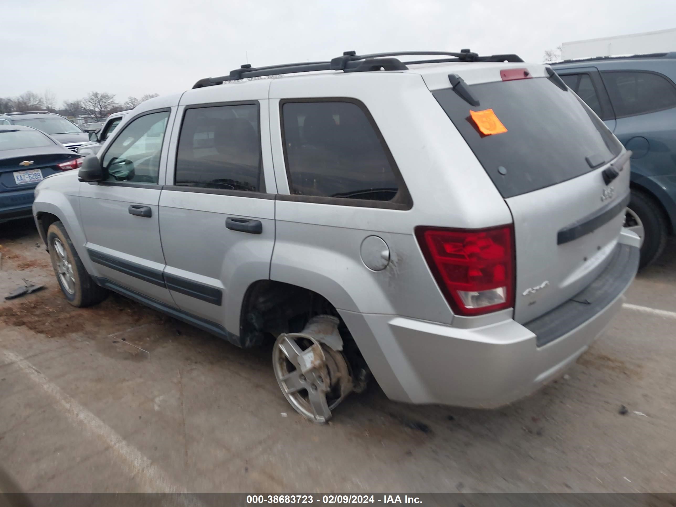 Photo 2 VIN: 1J4GR48K95C702285 - JEEP GRAND CHEROKEE 