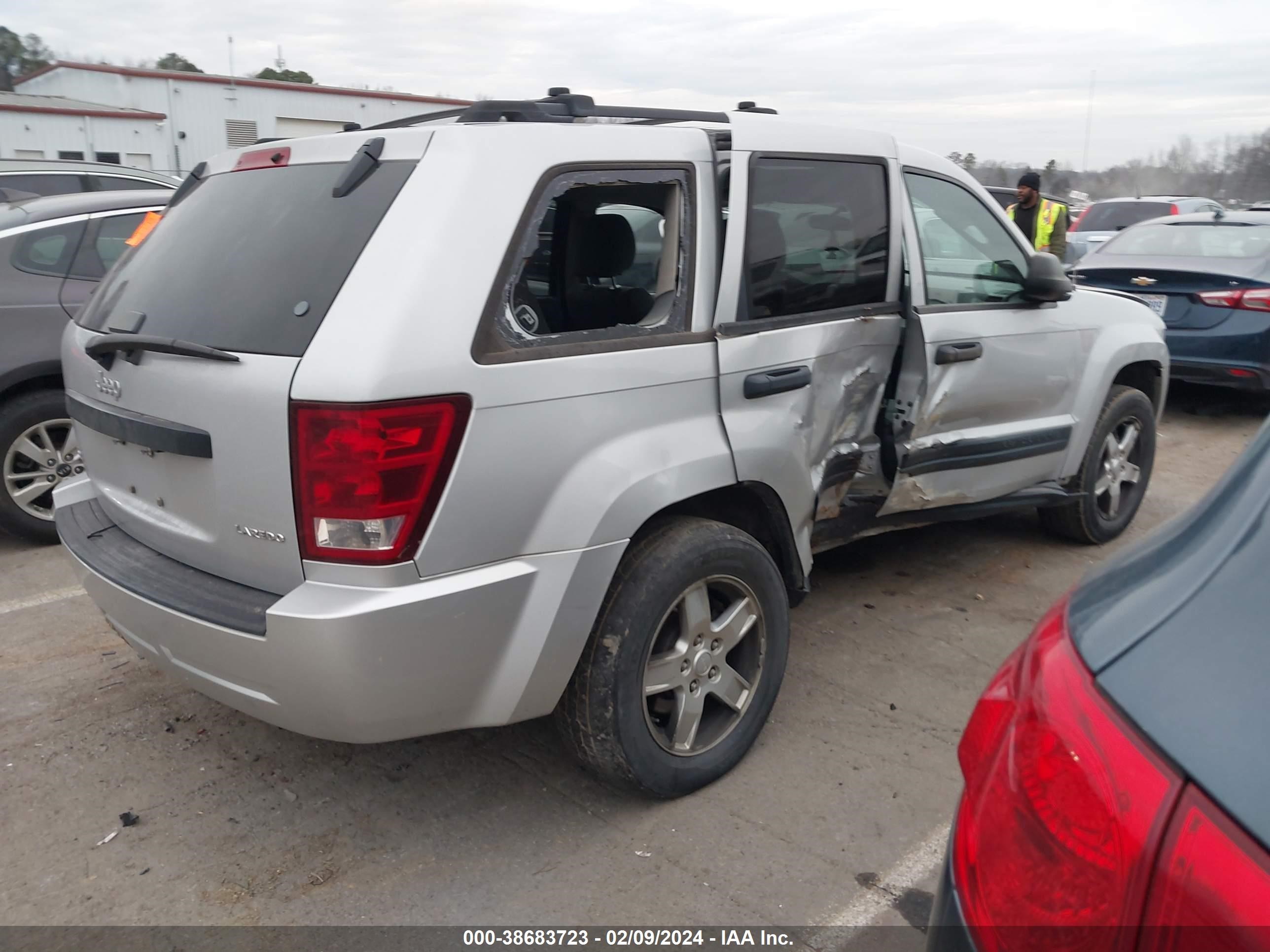 Photo 3 VIN: 1J4GR48K95C702285 - JEEP GRAND CHEROKEE 