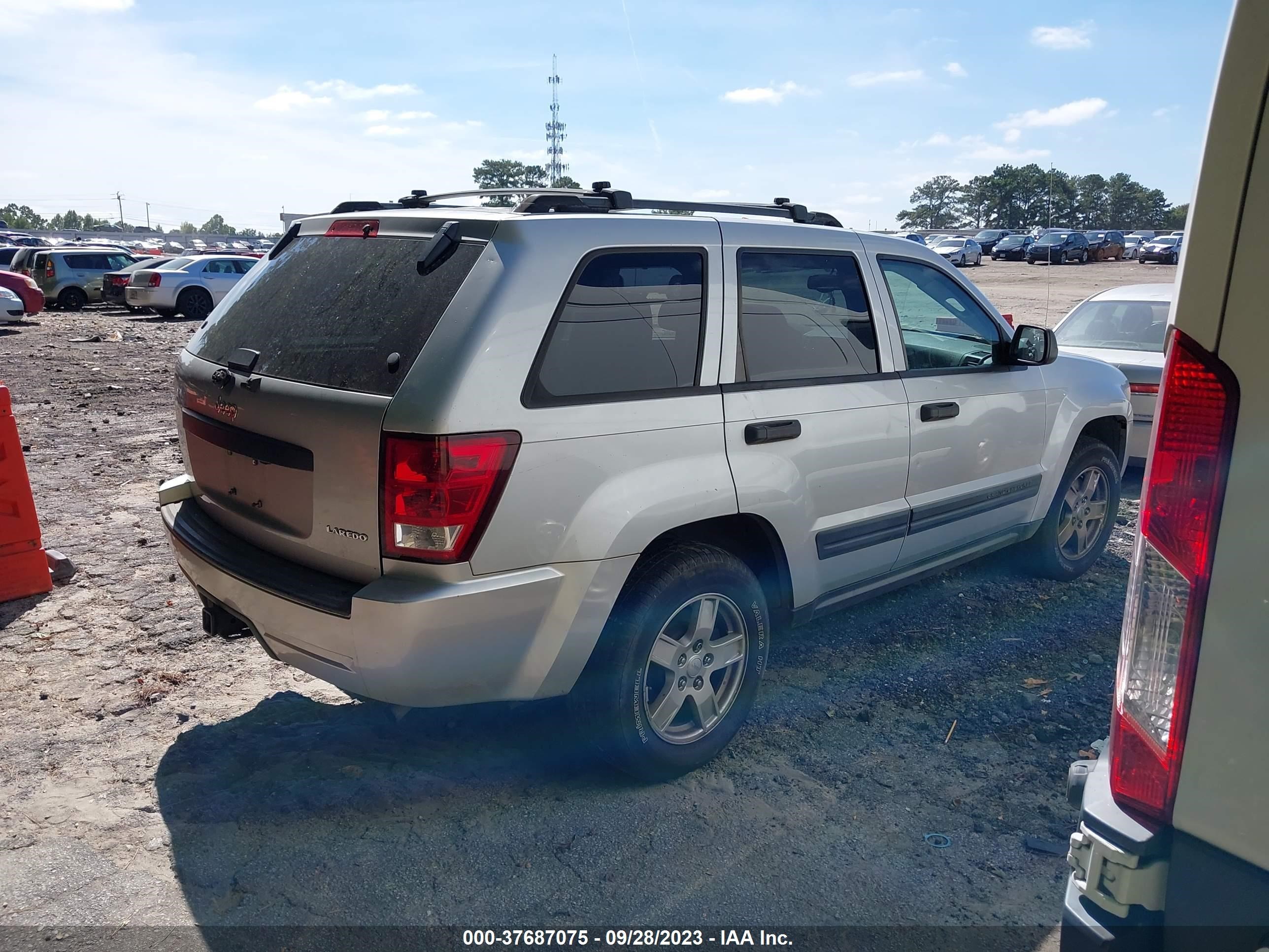 Photo 3 VIN: 1J4GS48N15C505111 - JEEP GRAND CHEROKEE 