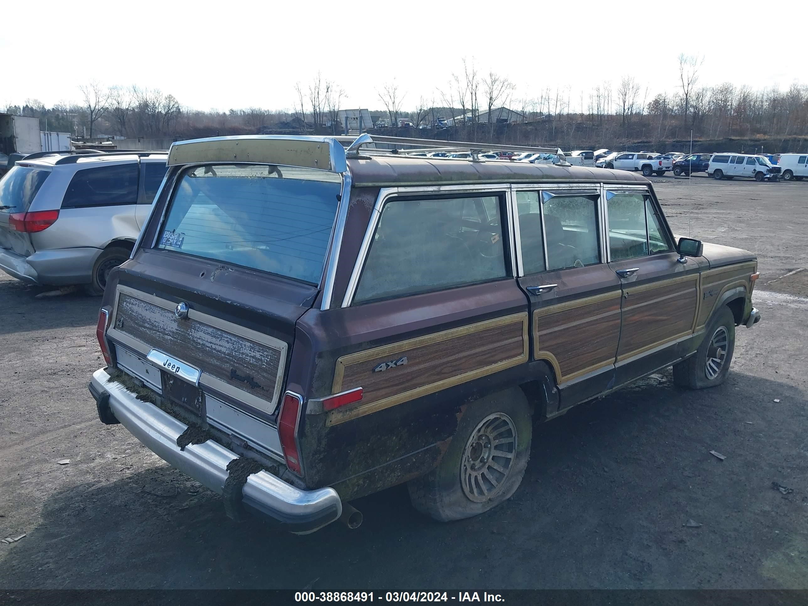 Photo 3 VIN: 1J4GS5873KP101416 - JEEP GRAND WAGONEER 