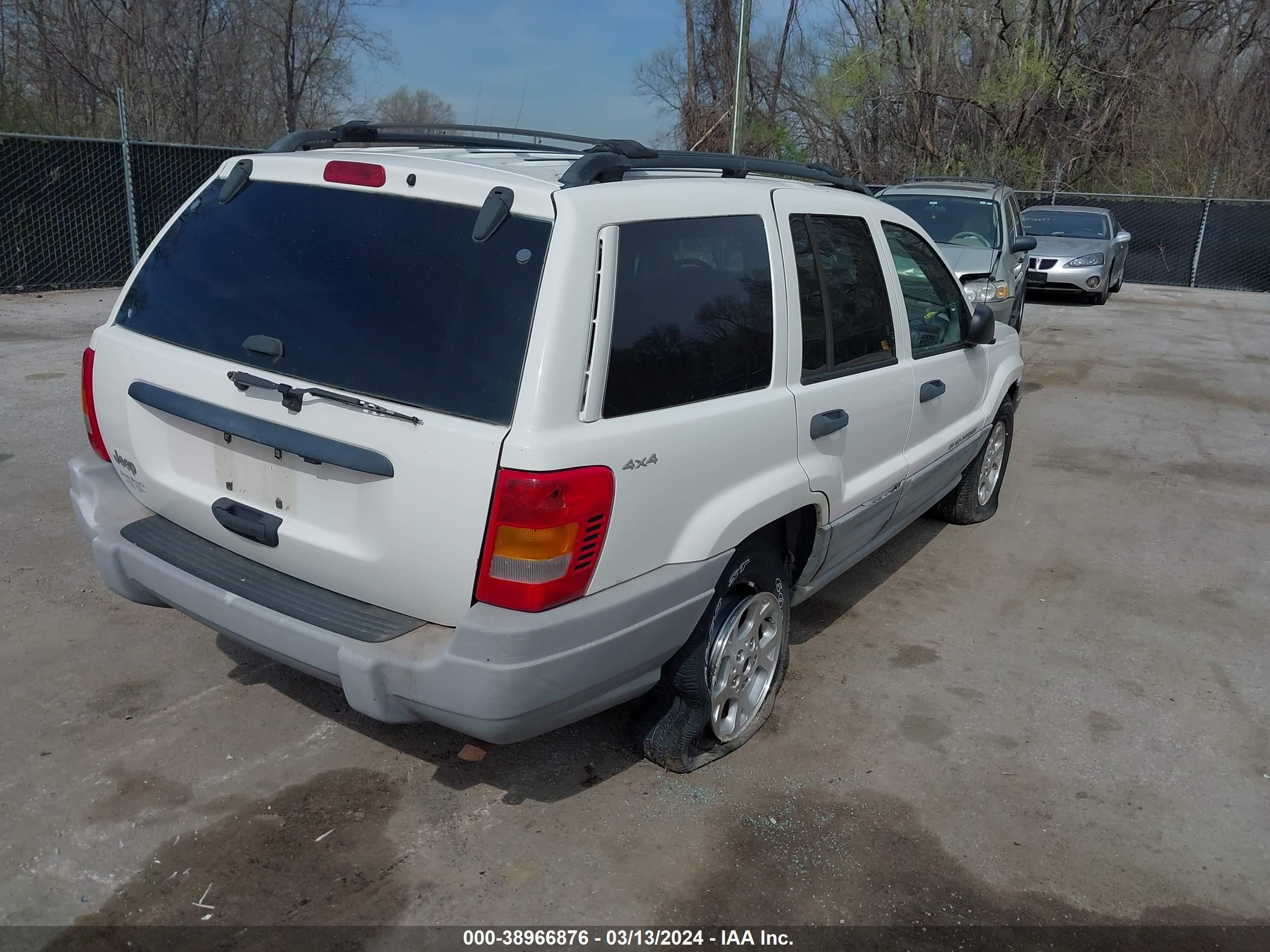 Photo 3 VIN: 1J4GW48S4YC154435 - JEEP GRAND CHEROKEE 