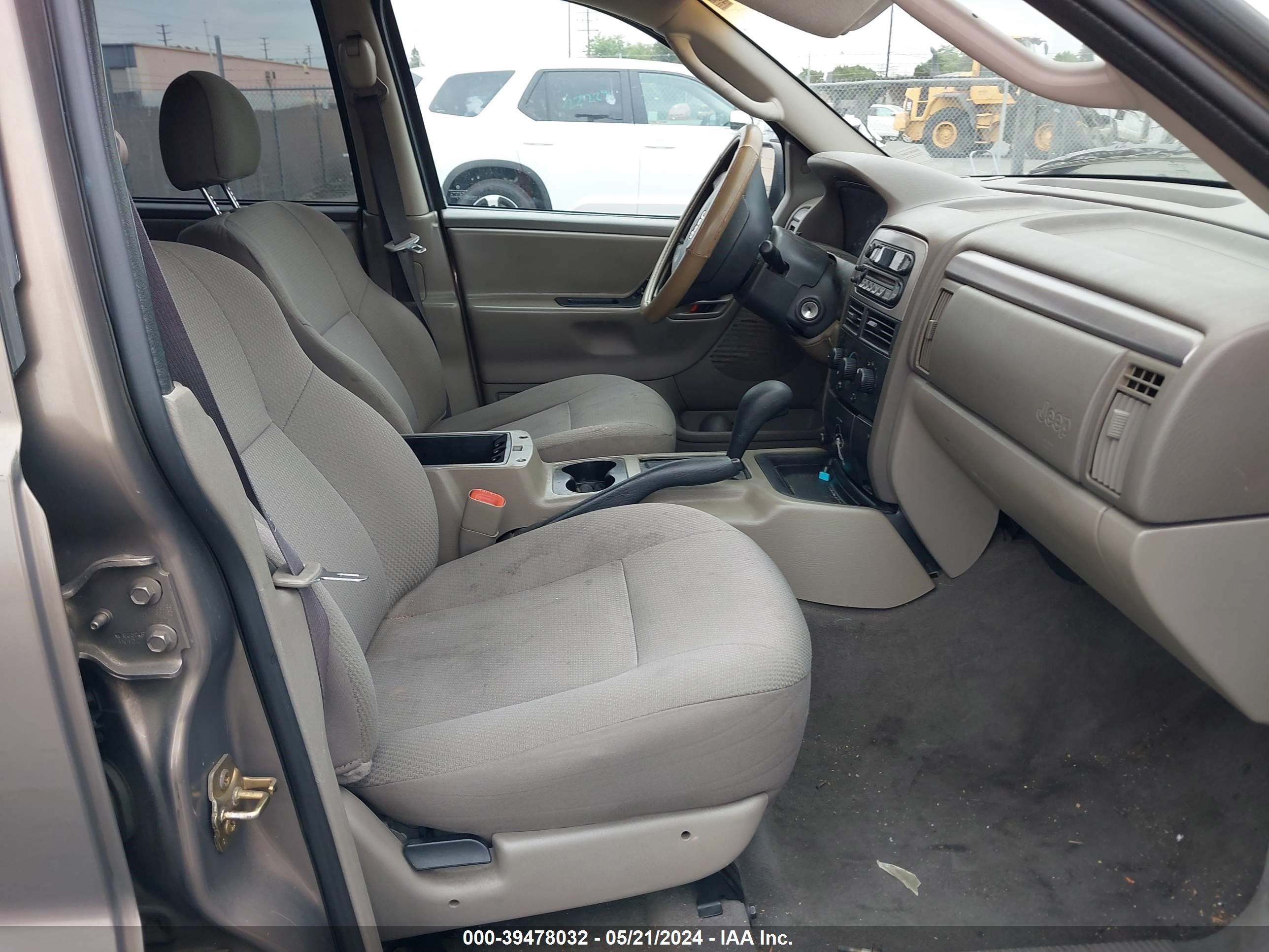 Photo 4 VIN: 1J4GX48S62C310091 - JEEP GRAND CHEROKEE 