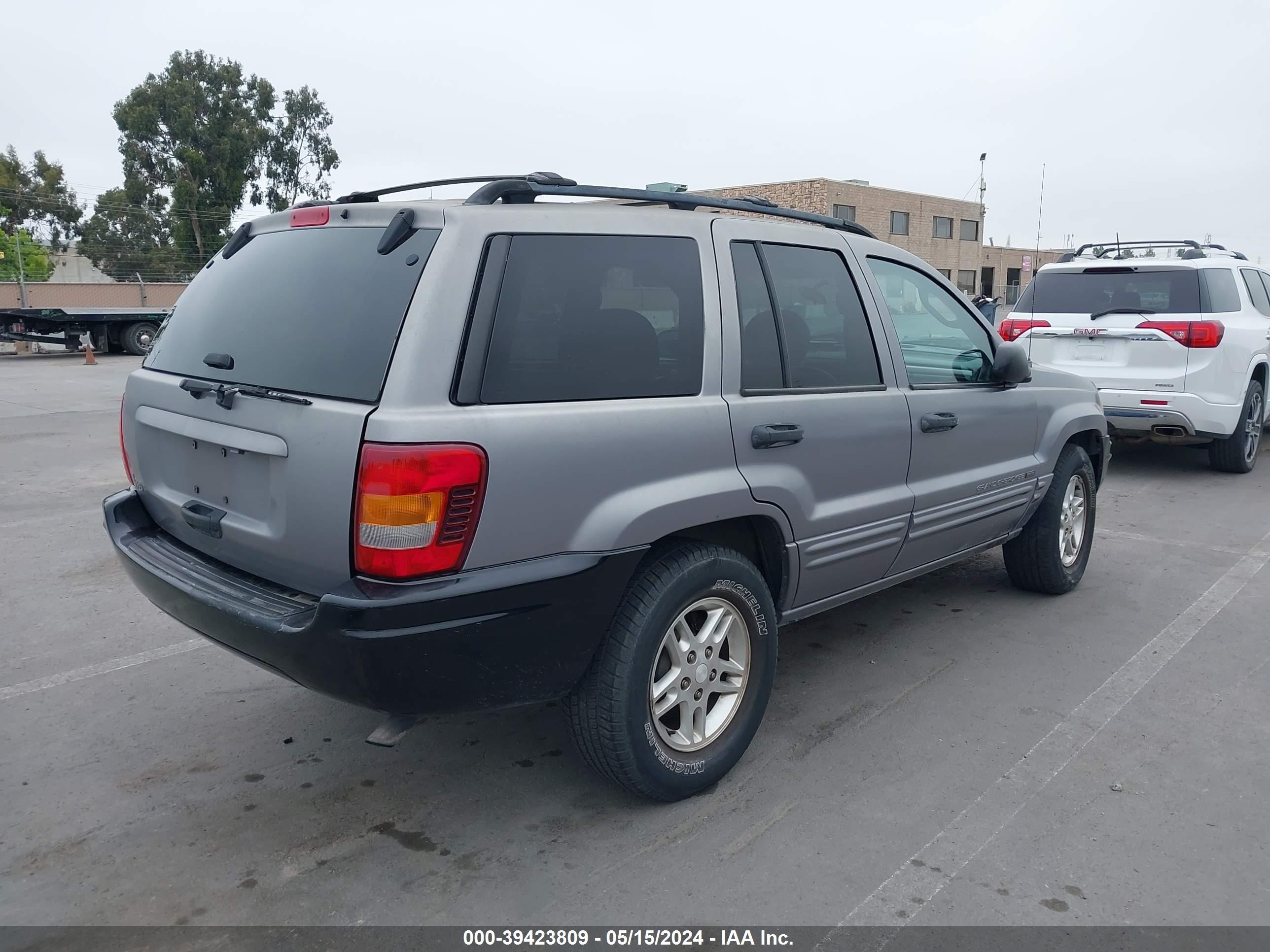 Photo 3 VIN: 1J4GX48S84C197327 - JEEP GRAND CHEROKEE 