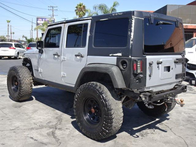 Photo 2 VIN: 1J4HA3H10BL583261 - JEEP WRANGLER U 