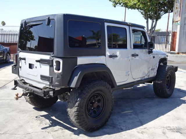 Photo 3 VIN: 1J4HA3H10BL583261 - JEEP WRANGLER U 