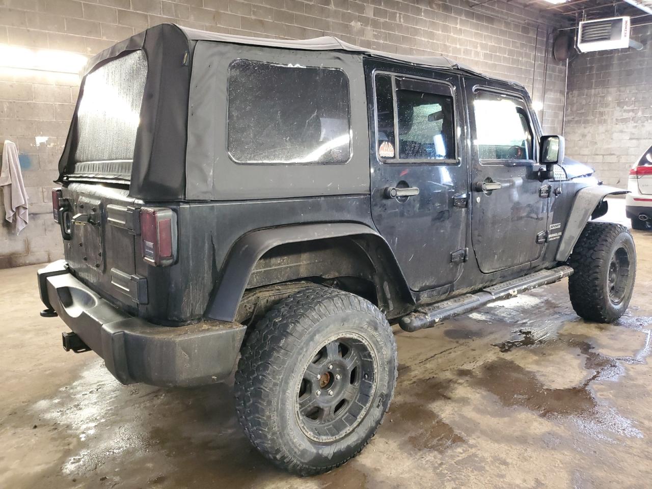 Photo 2 VIN: 1J4HA3H12BL602330 - JEEP WRANGLER 