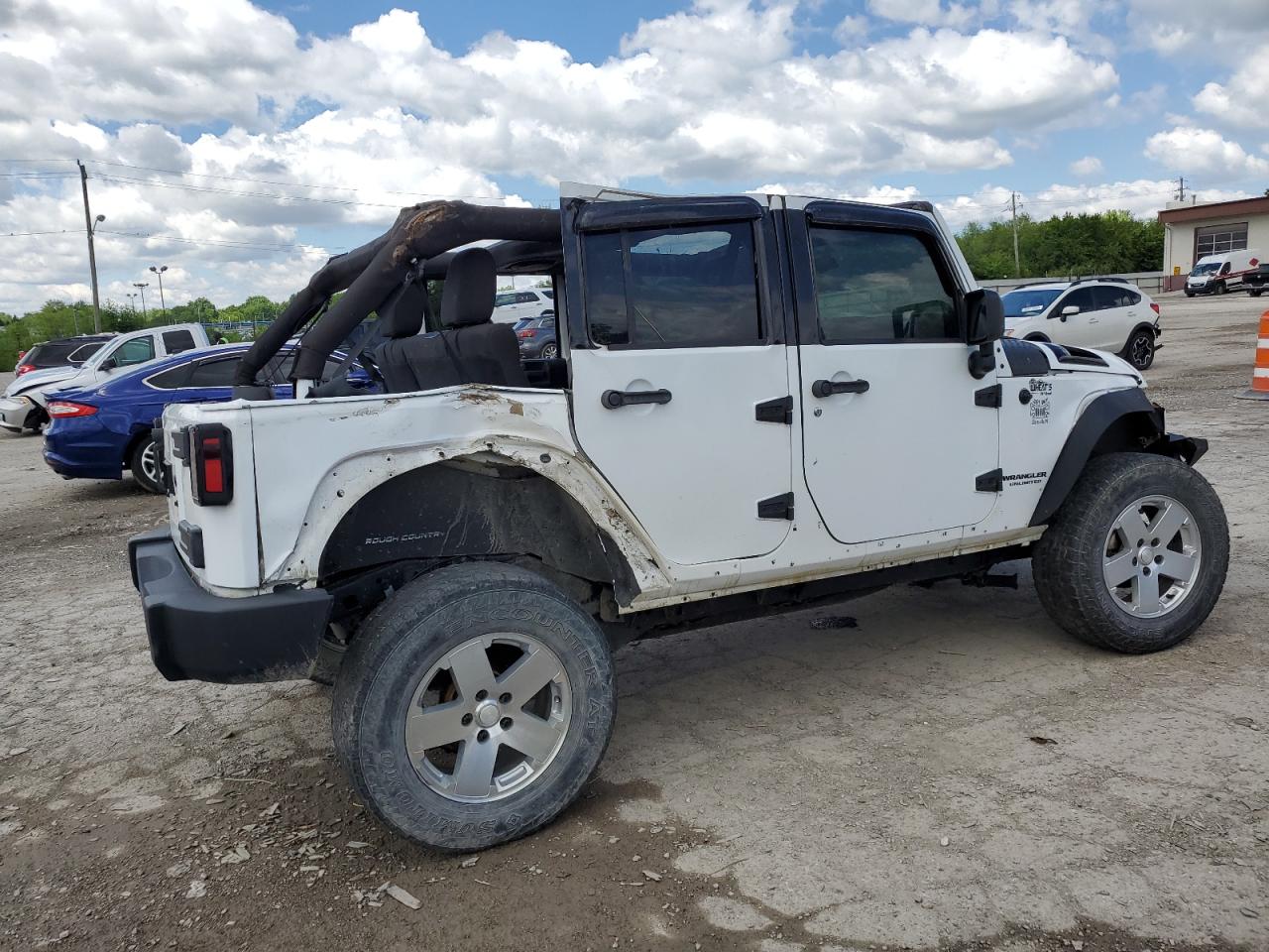 Photo 2 VIN: 1J4HA3H18BL570225 - JEEP WRANGLER 