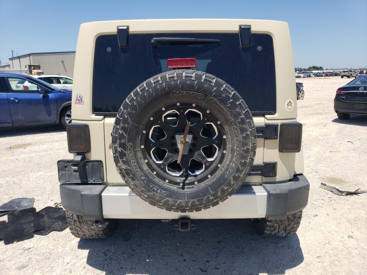 Photo 5 VIN: 1J4HA5H16BL516563 - JEEP WRANGLER 