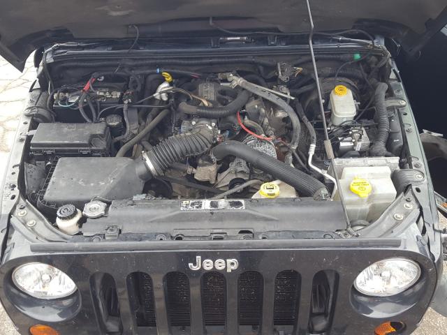 Photo 6 VIN: 1J4HA5H16BL564855 - JEEP WRANGLER U 