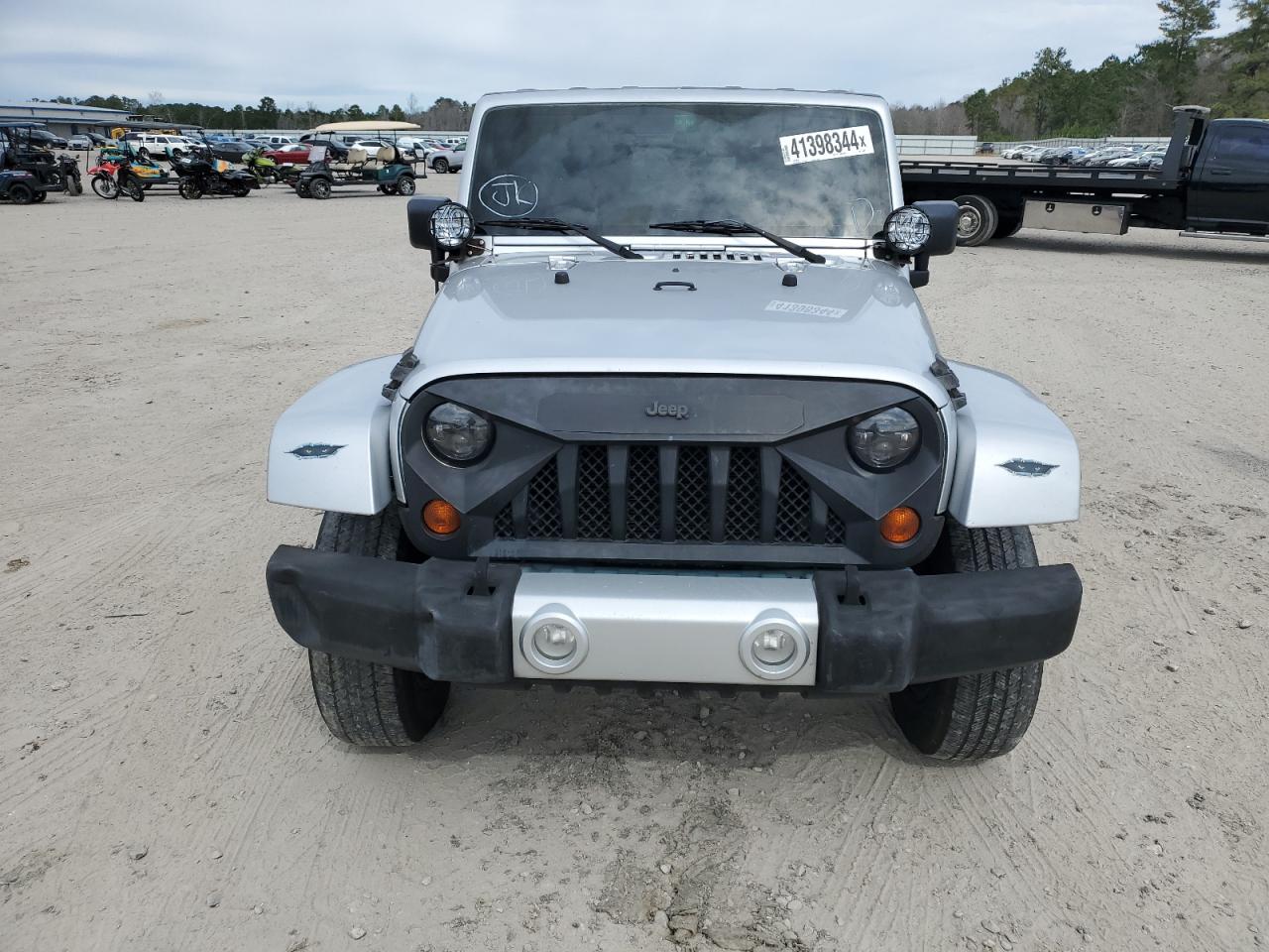 Photo 4 VIN: 1J4HB5H15AL136321 - JEEP WRANGLER 