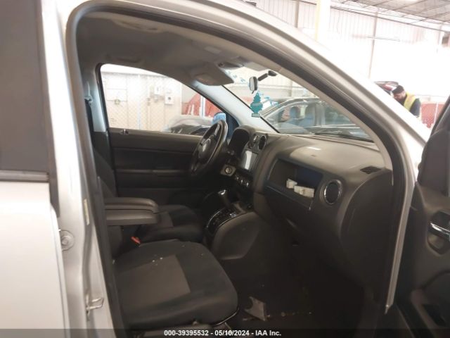 Photo 4 VIN: 1J4NF1FB0BD182002 - JEEP COMPASS 