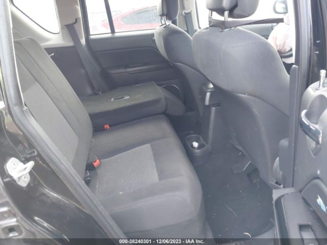 Photo 7 VIN: 1J4NF1FB0BD226435 - JEEP COMPASS 