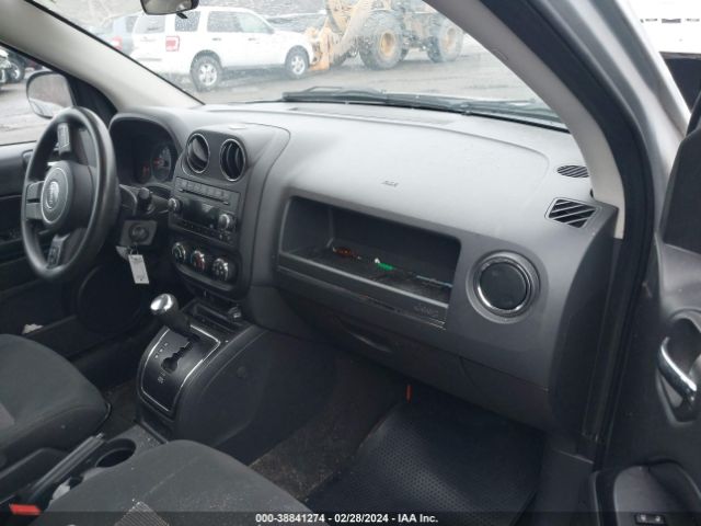 Photo 4 VIN: 1J4NF1FB0BD248306 - JEEP COMPASS 