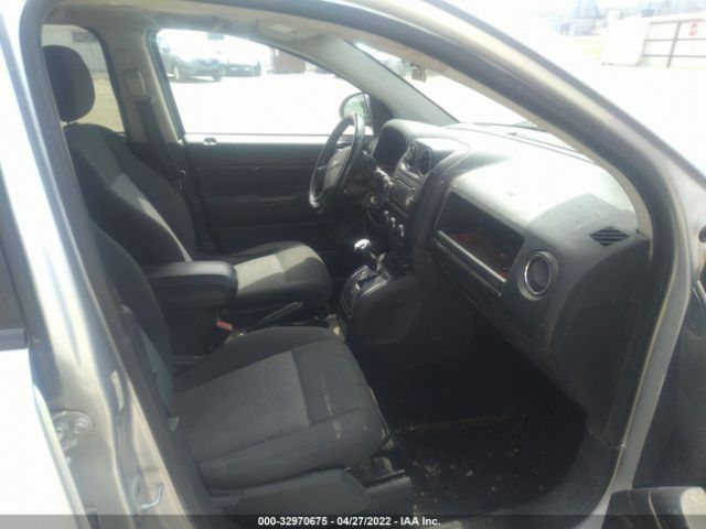 Photo 4 VIN: 1J4NF1FB1AD623683 - JEEP COMPASS 