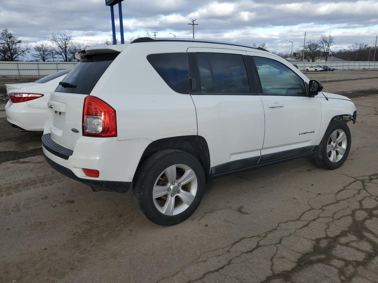 Photo 2 VIN: 1J4NF1FB1BD180002 - JEEP COMPASS 