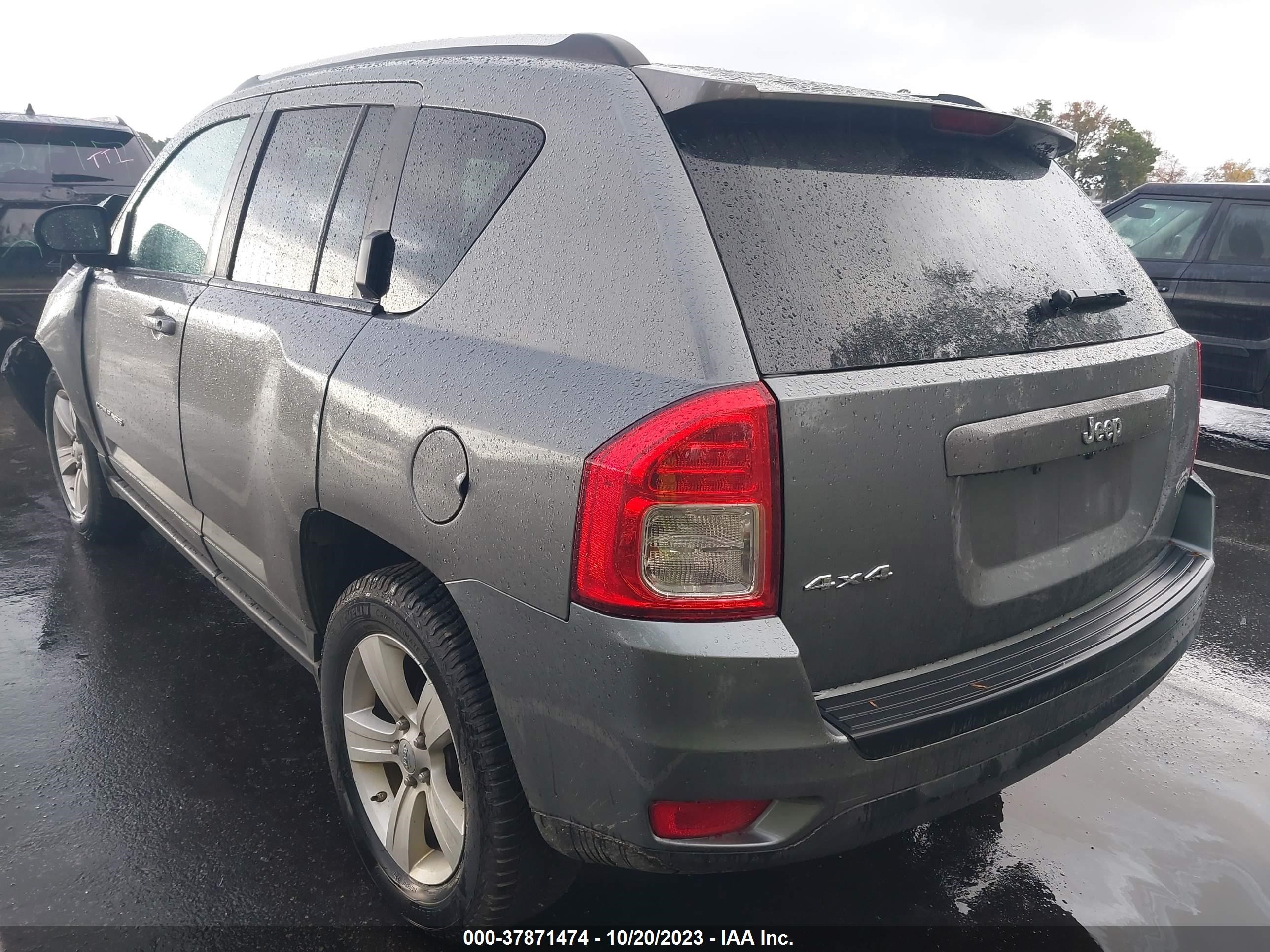 Photo 2 VIN: 1J4NF1FB1BD206940 - JEEP COMPASS 