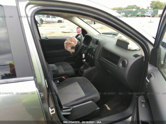 Photo 4 VIN: 1J4NF1FB1BD243650 - JEEP COMPASS 