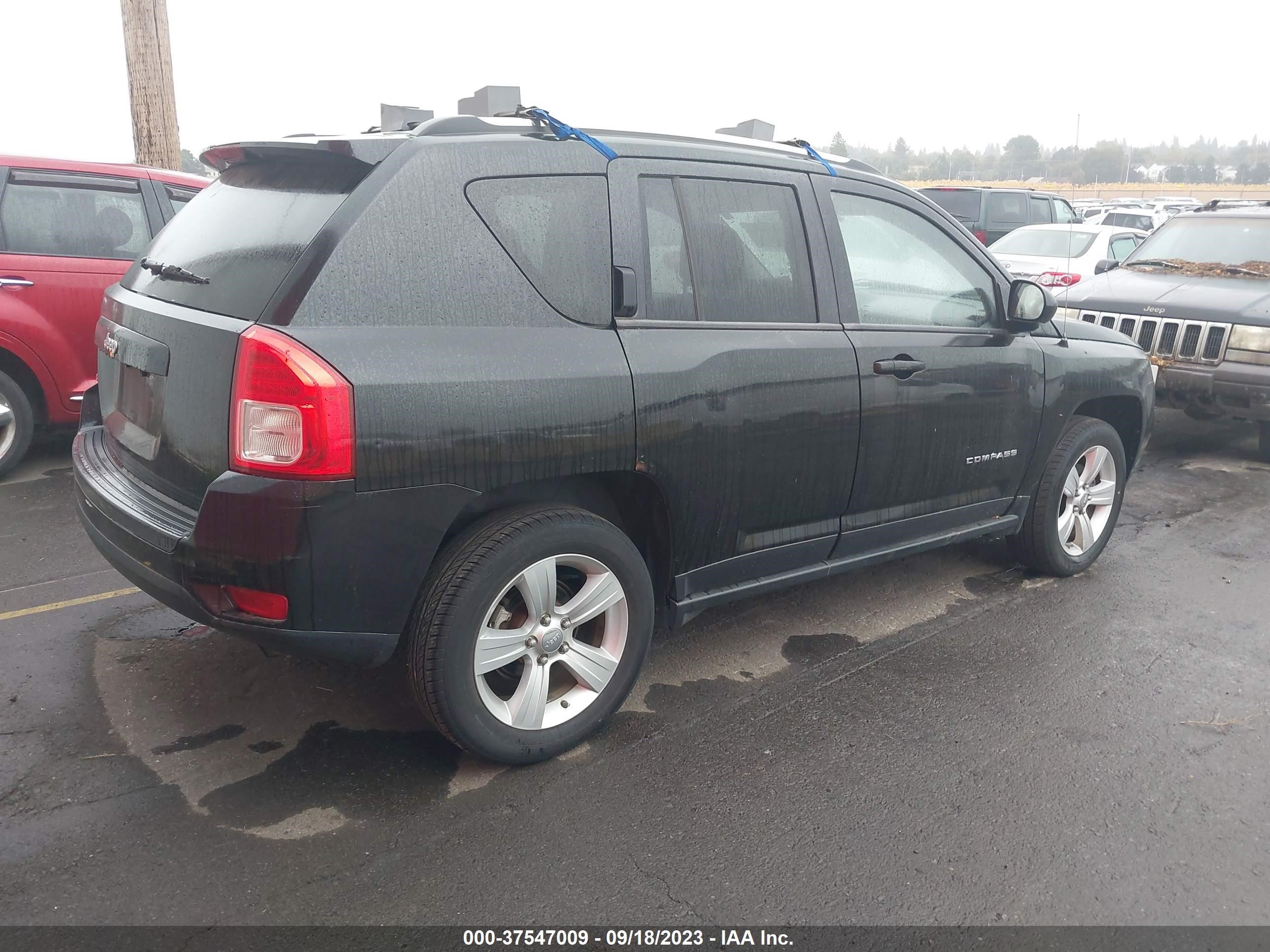 Photo 3 VIN: 1J4NF1FB2BD193938 - JEEP COMPASS 