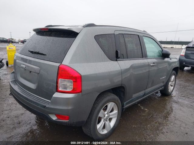 Photo 3 VIN: 1J4NF1FB2BD204971 - JEEP COMPASS 