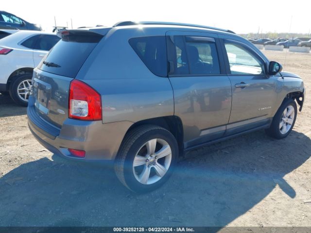 Photo 3 VIN: 1J4NF1FB2BD243768 - JEEP COMPASS 