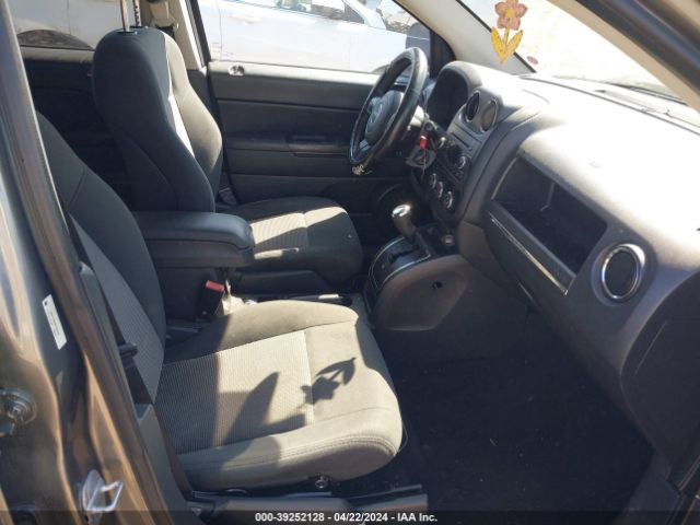 Photo 4 VIN: 1J4NF1FB2BD243768 - JEEP COMPASS 