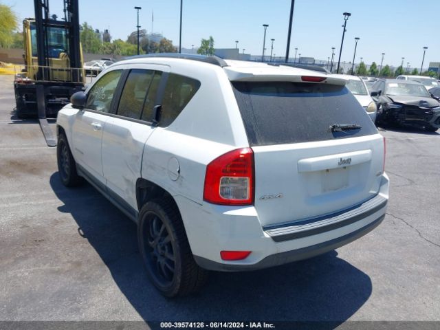 Photo 2 VIN: 1J4NF1FB2BD250686 - JEEP COMPASS 