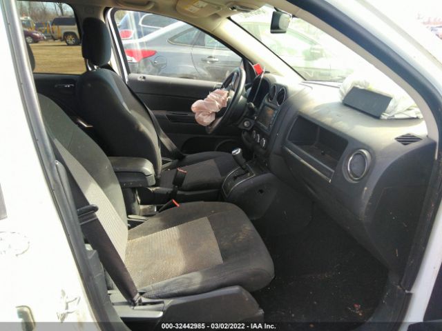 Photo 4 VIN: 1J4NF1FB2BD266502 - JEEP COMPASS 