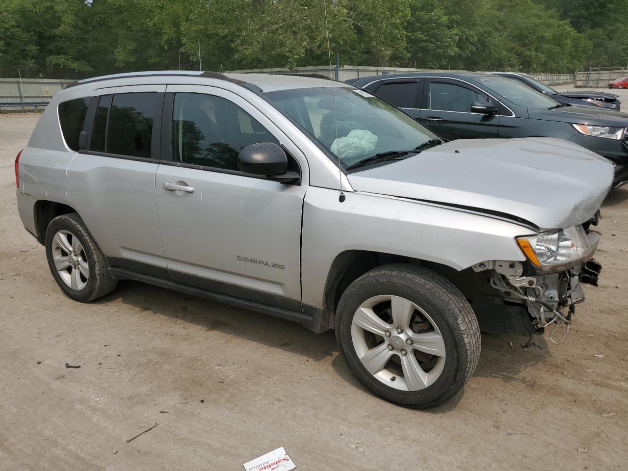 Photo 3 VIN: 1J4NF1FB3BD136163 - JEEP COMPASS 