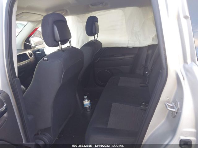 Photo 7 VIN: 1J4NF1FB3BD149818 - JEEP COMPASS 