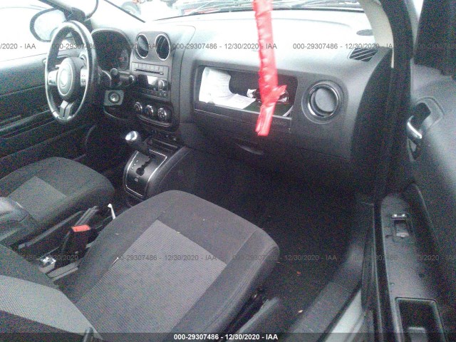 Photo 4 VIN: 1J4NF1FB3BD181944 - JEEP COMPASS 