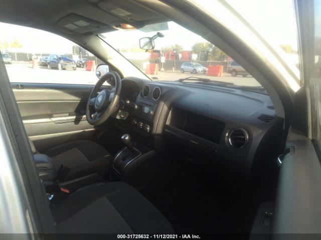 Photo 4 VIN: 1J4NF1FB3BD222900 - JEEP COMPASS 