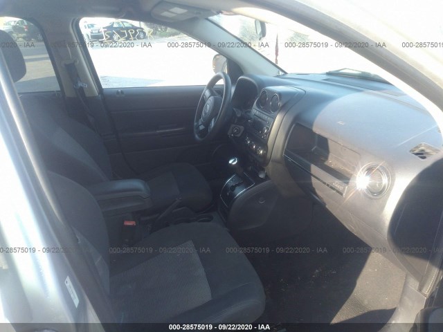 Photo 4 VIN: 1J4NF1FB3BD227546 - JEEP COMPASS 