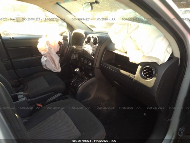 Photo 4 VIN: 1J4NF1FB3BD244671 - JEEP COMPASS 