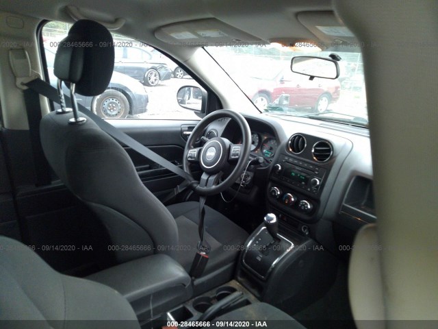 Photo 4 VIN: 1J4NF1FB3BD248204 - JEEP COMPASS 