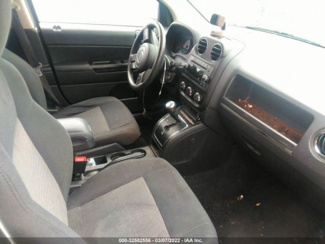 Photo 4 VIN: 1J4NF1FB4BD240368 - JEEP COMPASS 