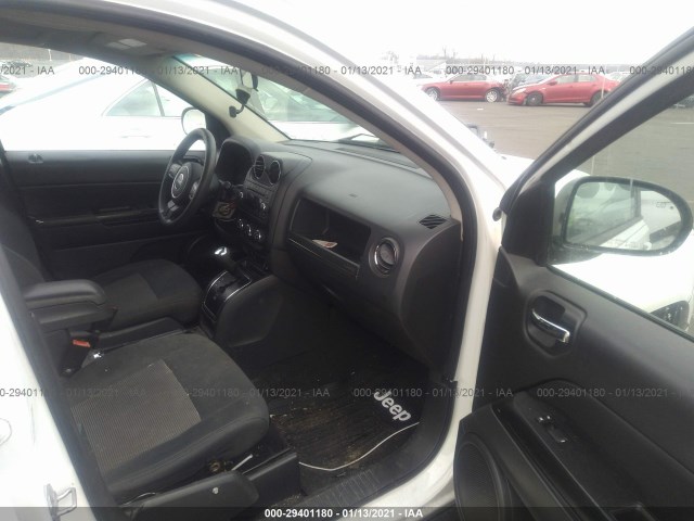 Photo 4 VIN: 1J4NF1FB5BD135418 - JEEP COMPASS 