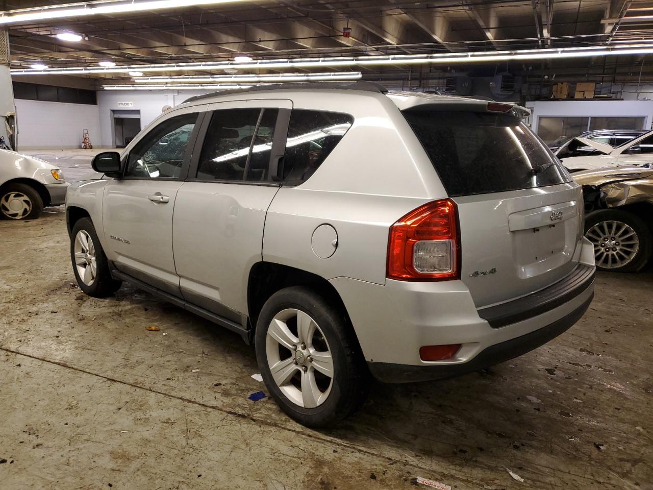 Photo 1 VIN: 1J4NF1FB5BD136083 - JEEP COMPASS 