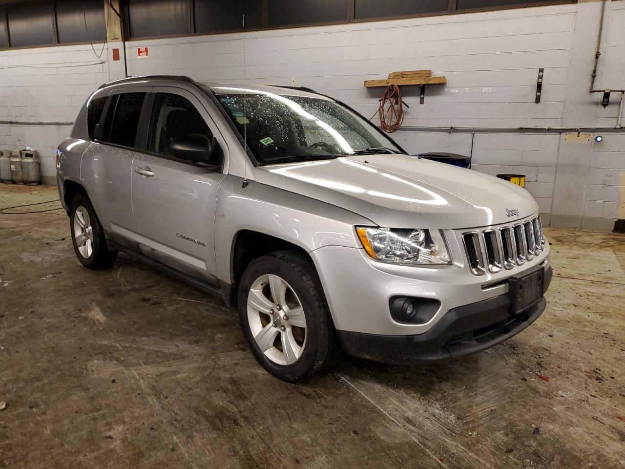 Photo 3 VIN: 1J4NF1FB5BD136083 - JEEP COMPASS 