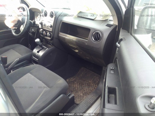 Photo 4 VIN: 1J4NF1FB5BD197496 - JEEP COMPASS 