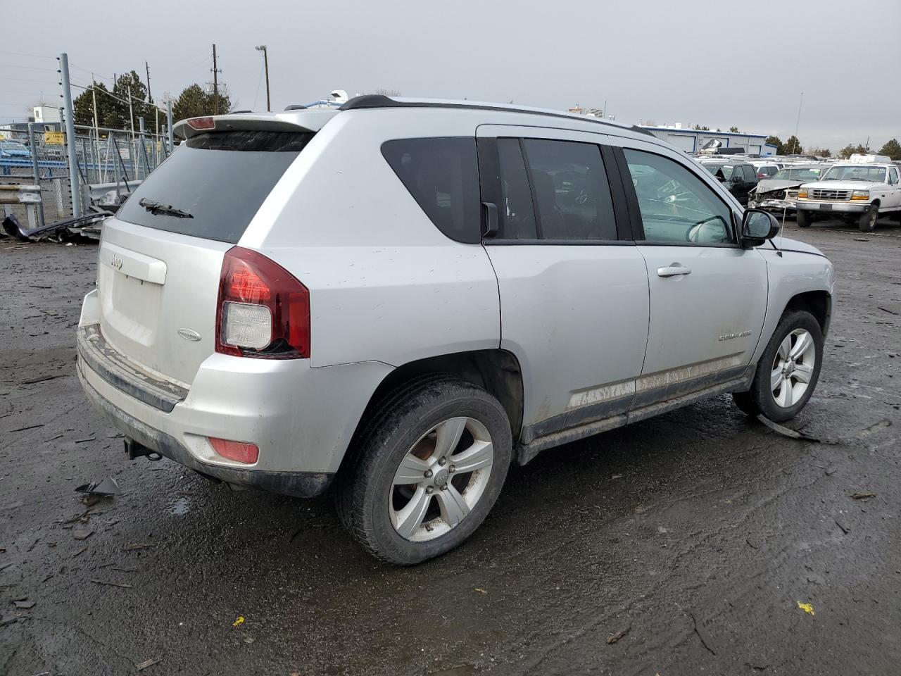 Photo 2 VIN: 1J4NF1FB5BD259544 - JEEP COMPASS 