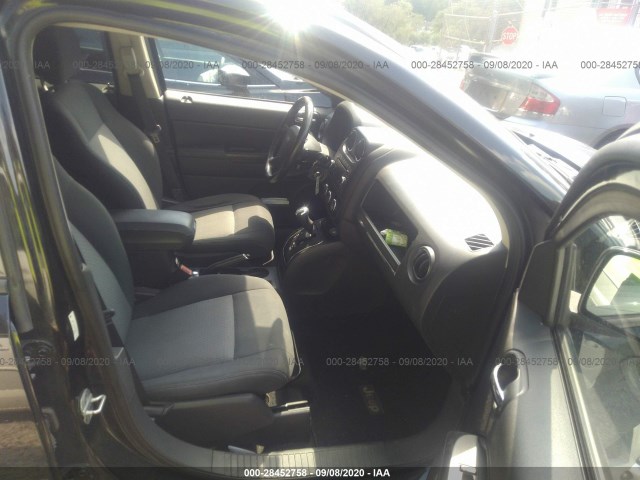 Photo 4 VIN: 1J4NF1FB6AD619841 - JEEP COMPASS 