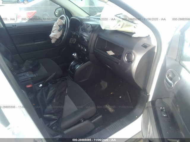 Photo 4 VIN: 1J4NF1FB6BD257799 - JEEP COMPASS 