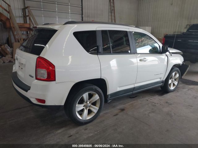 Photo 3 VIN: 1J4NF1FB7BD180182 - JEEP COMPASS 