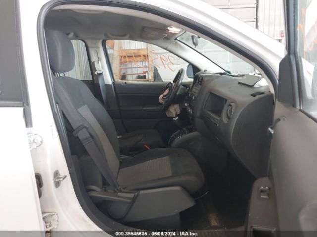 Photo 4 VIN: 1J4NF1FB7BD180182 - JEEP COMPASS 